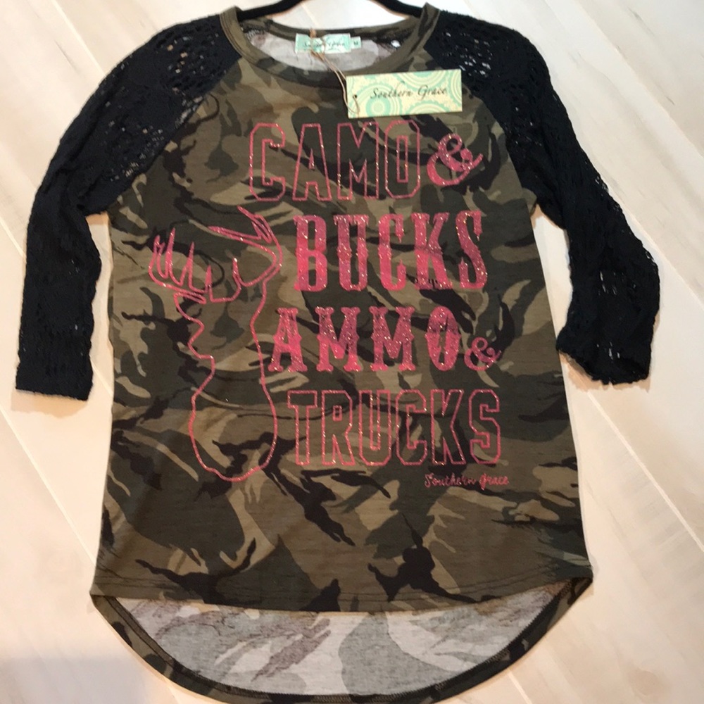 NWT 3/4 sleeve top!! 🦌